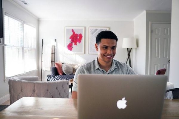 Comparaison des performances d'un Mac et d'un PC pour les utilisateurs de logiciels de traitement de données